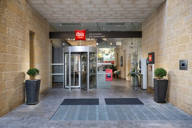 הכניסה למלון איביס ירושלים מרכז העיר