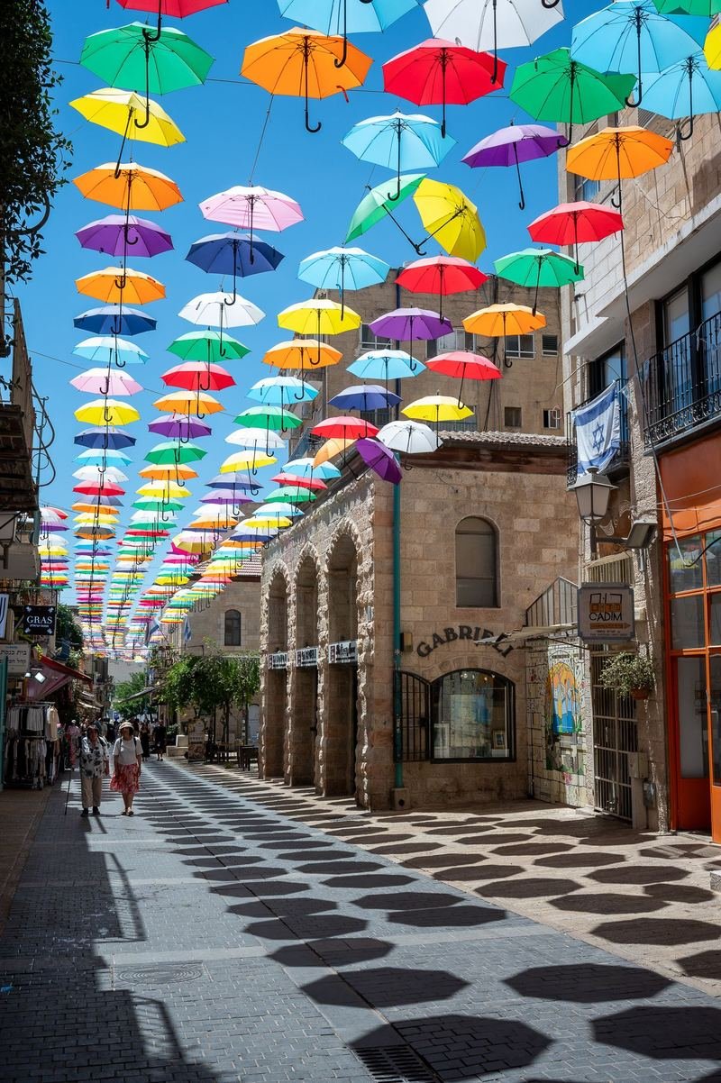 הרחוב שליד המלון, במרכז העיר ירושלים